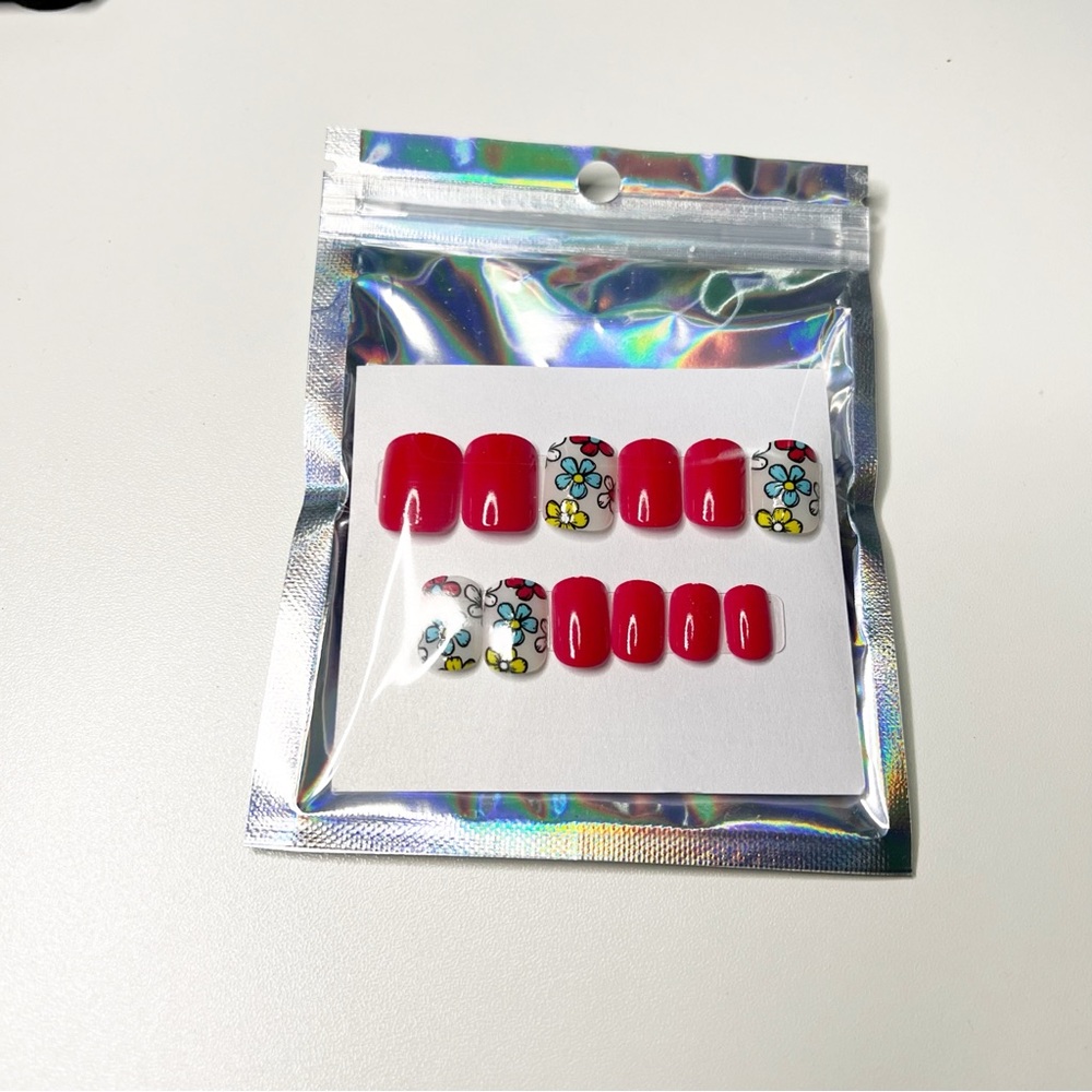24 Pc Bright Red Floral Press-On Nail Set | Vibrant Summer Nails
